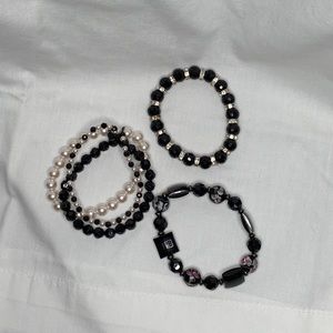ASSORTED BLACK BEADED BRACELETS (5)